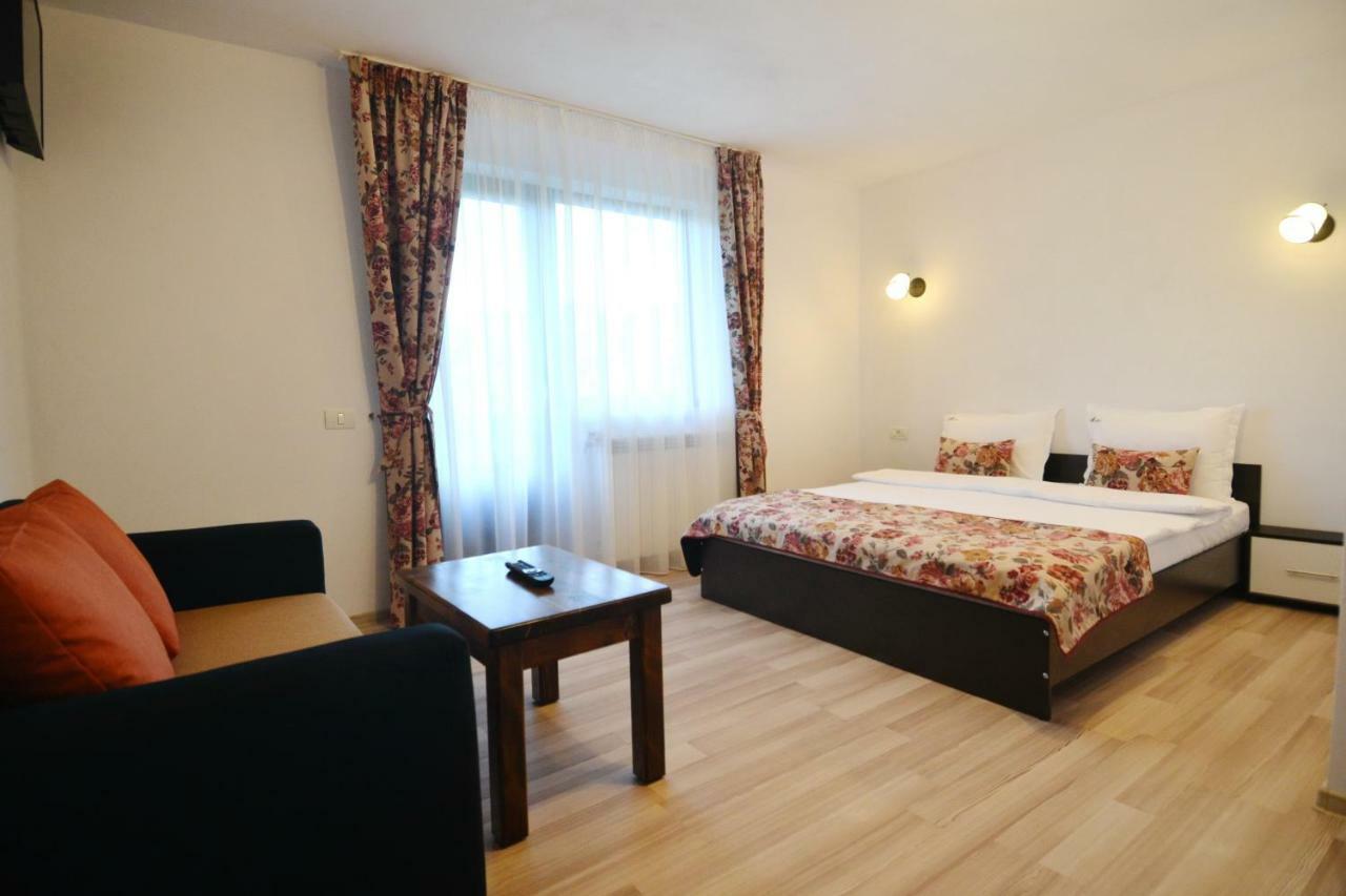 Vila Mogan Hotel Moieciu de Jos Luaran gambar