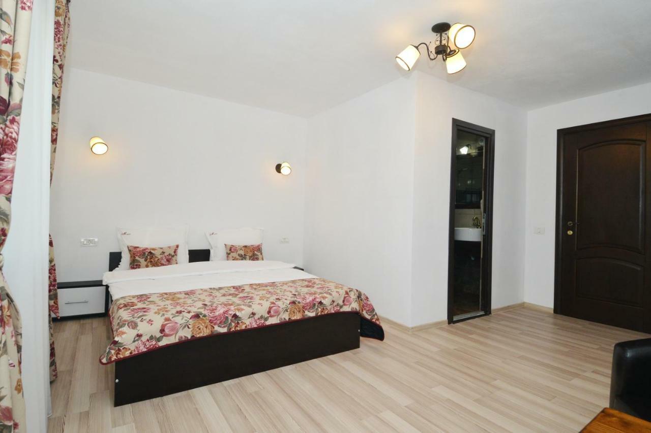 Vila Mogan Hotel Moieciu de Jos Luaran gambar