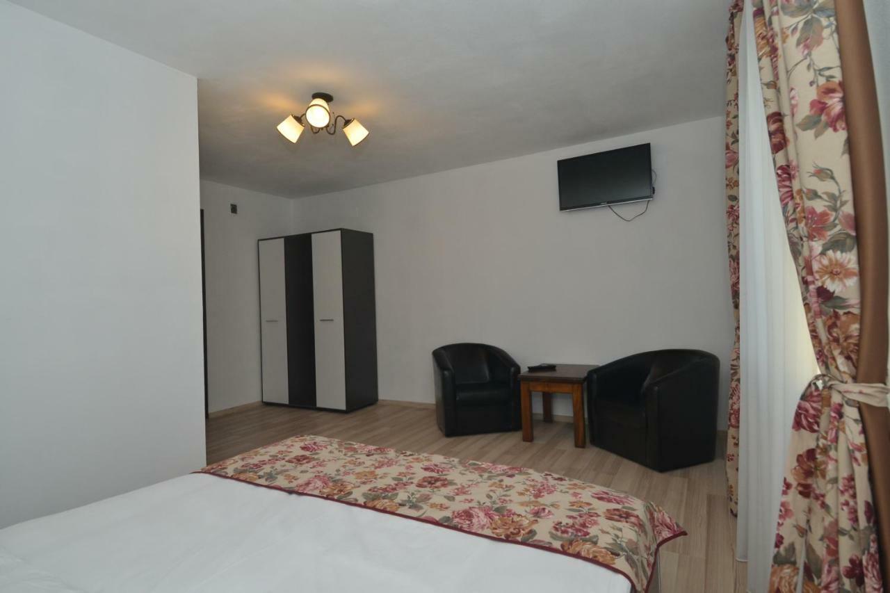 Vila Mogan Hotel Moieciu de Jos Luaran gambar