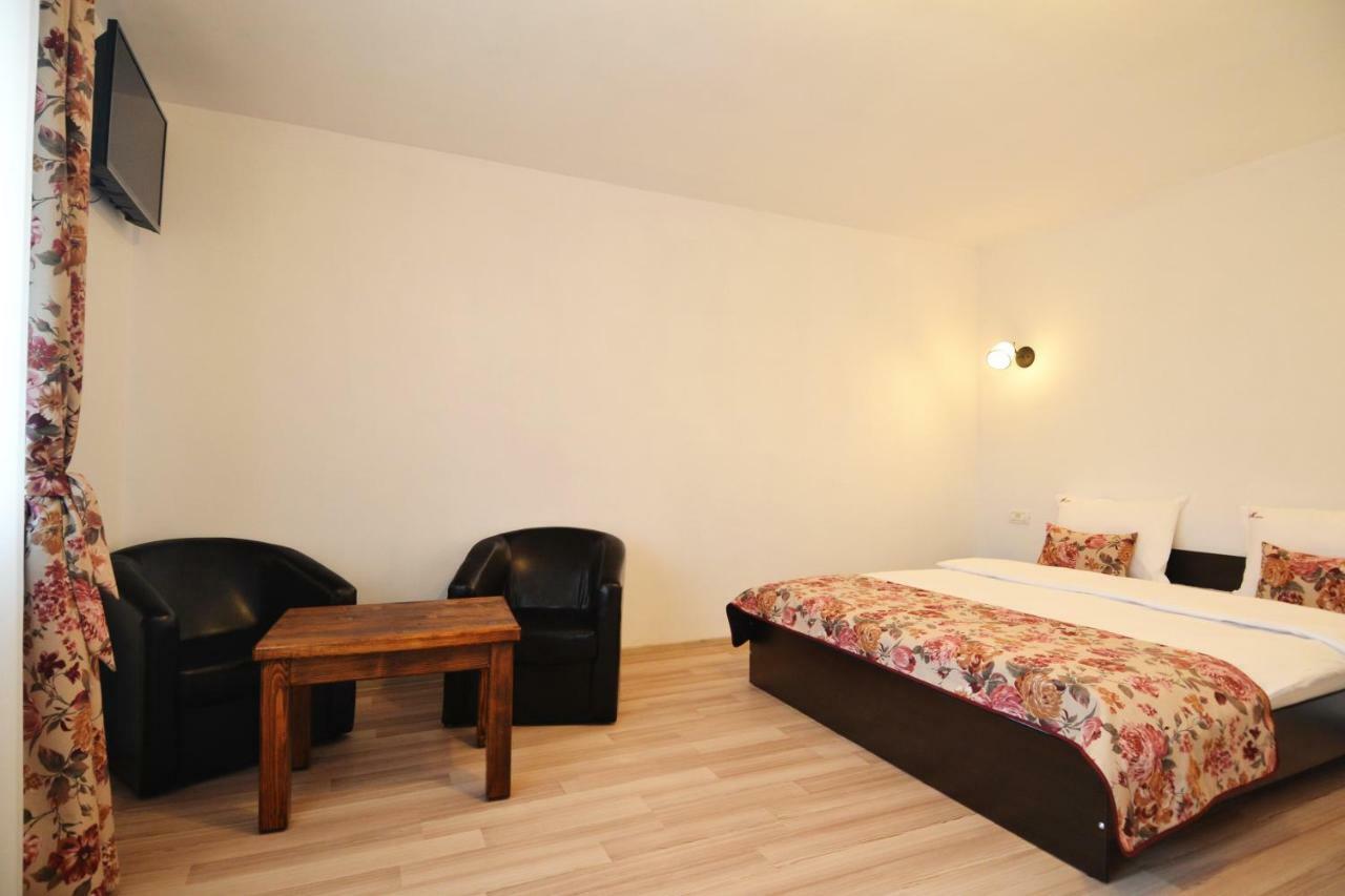 Vila Mogan Hotel Moieciu de Jos Luaran gambar
